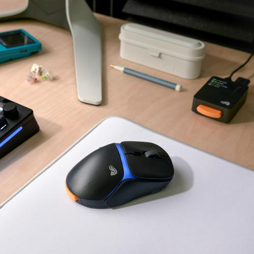 Glorious Gaming - draadloze gamingmuis Model D3 - Uitwisselbaar InfinitePlay-batterijsysteem, 8k polling, 130M click optische schakelaars, licht gewicht van 69 g, 30K DPI optische sensor, RGB - Zwart - Image 3