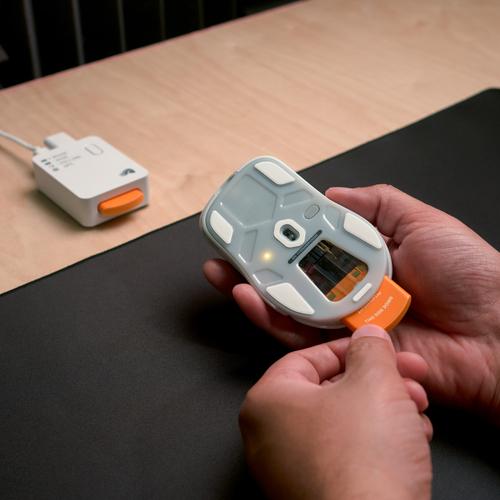 Glorious Gaming - draadloze gamingmuis Model D3 - Uitwisselbaar InfinitePlay-batterijsysteem, 8k polling, 130M click optische schakelaars, licht gewicht van 69 g, 30K DPI optische sensor, RGB - Wit - Image 5